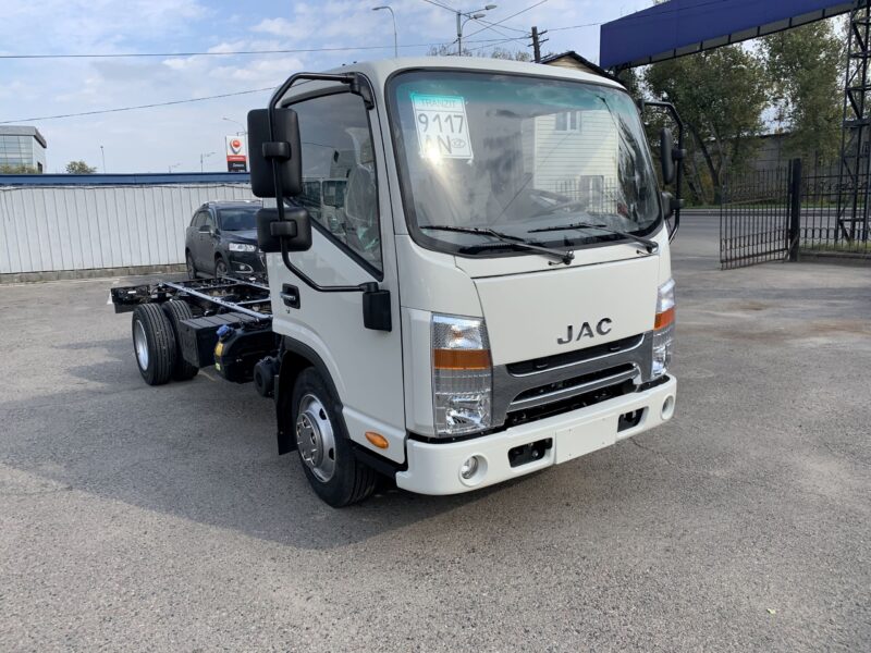 Среднетоннажный грузовик JAC N90 для перевозки до 6 т, надежный и выносливый транспорт