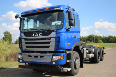 Мощный самосвал JAC N350 грузоподъемностью до 25 т, подходит для стройки и сельского хозяйства