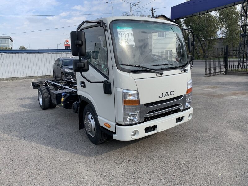 Грузовик JAC N56 с полной массой 5,6 т и грузоподъемностью 3,5 т, идеален для малого бизнеса