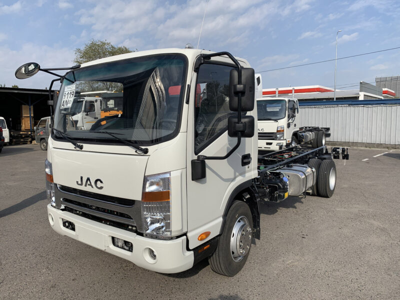 JAC N80 — универсальный грузовик с грузоподъемностью до 5 т и топливным баком на 200 л
