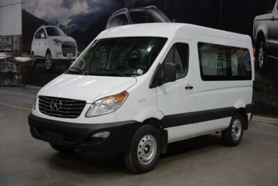 Белый пассажирский микроавтобус JAC Sunray