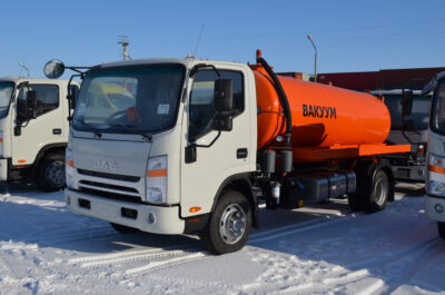Ассенизаторская машина JAC с вакуумной бочкой на шасси