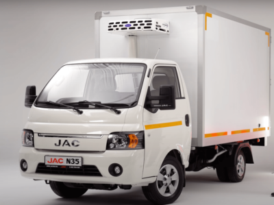 Рефрижераторный грузовик JAC N35 для перевозки продуктов с холодильной установкой