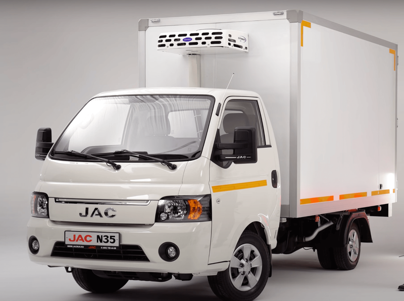 Рефрижератор JAC N35 для городской доставки охлажденных и замороженных продуктов